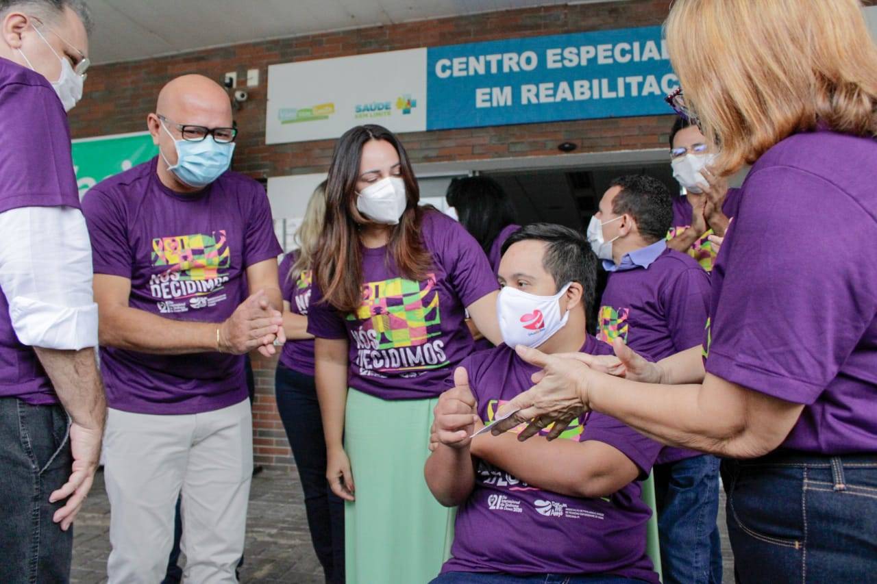Franzé Silva acompanha vacinação contra a Covid-19